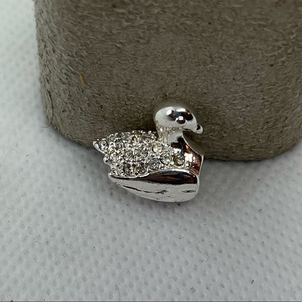 Avon silver tone swan bracelet charm